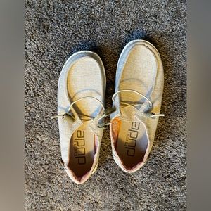 Hey Dudes women’s size 6